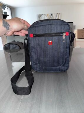 Swiss Gear Vertical Boarding Bag with RFID